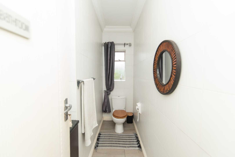 8 Bedroom Property for Sale in Summerstrand Eastern Cape